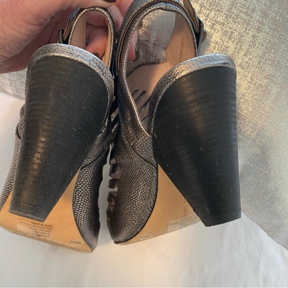 Vince Camuto Metallic Gold Strappy Zipper Peep Toe 3" Heels  Leather Size 9.5M - Picture 9 of 12